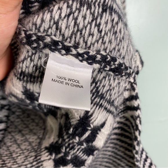 Tuckernuck Pullover Sweater XS Wool Snowflake Geometric Christmas Holiday - Picture 3 of 5